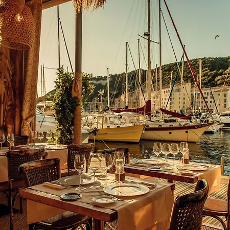 La Caravelle فندق 3*