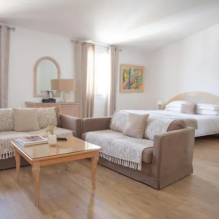 فندق La Caravelle 3*