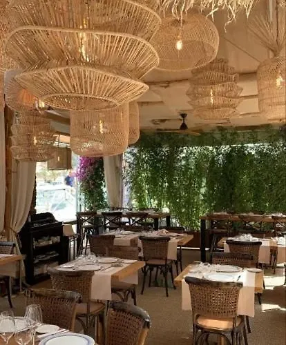 La Caravelle Отель Бонифачо